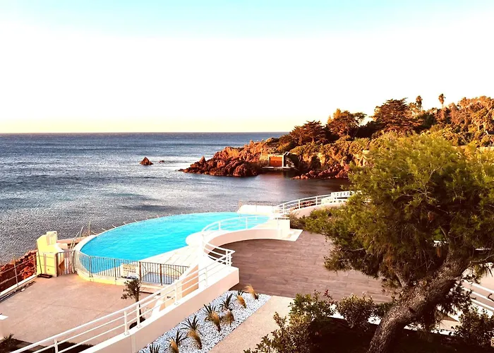 Azurea Esterel Vue Piscine Chauffee Classe 3 Etoiles *